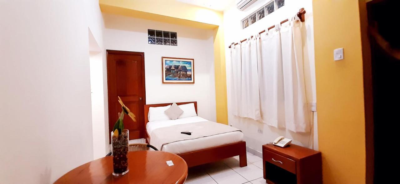 Hostal Huayruro Iquitos Extérieur photo