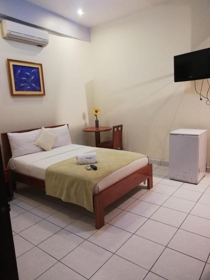 Hostal Huayruro Iquitos Extérieur photo