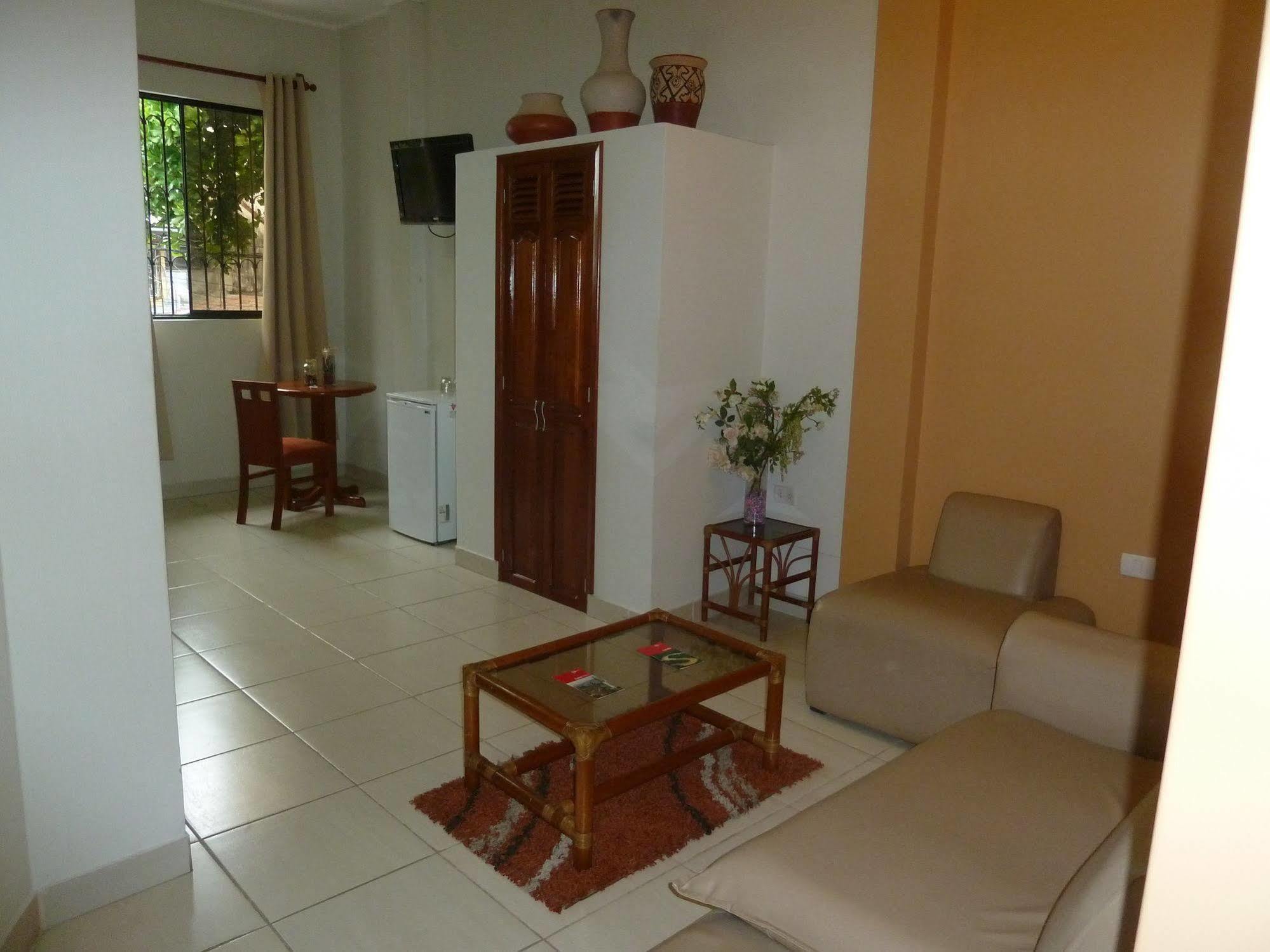 Hostal Huayruro Iquitos Extérieur photo