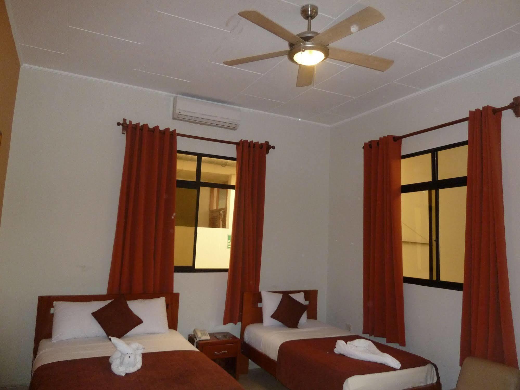 Hostal Huayruro Iquitos Extérieur photo