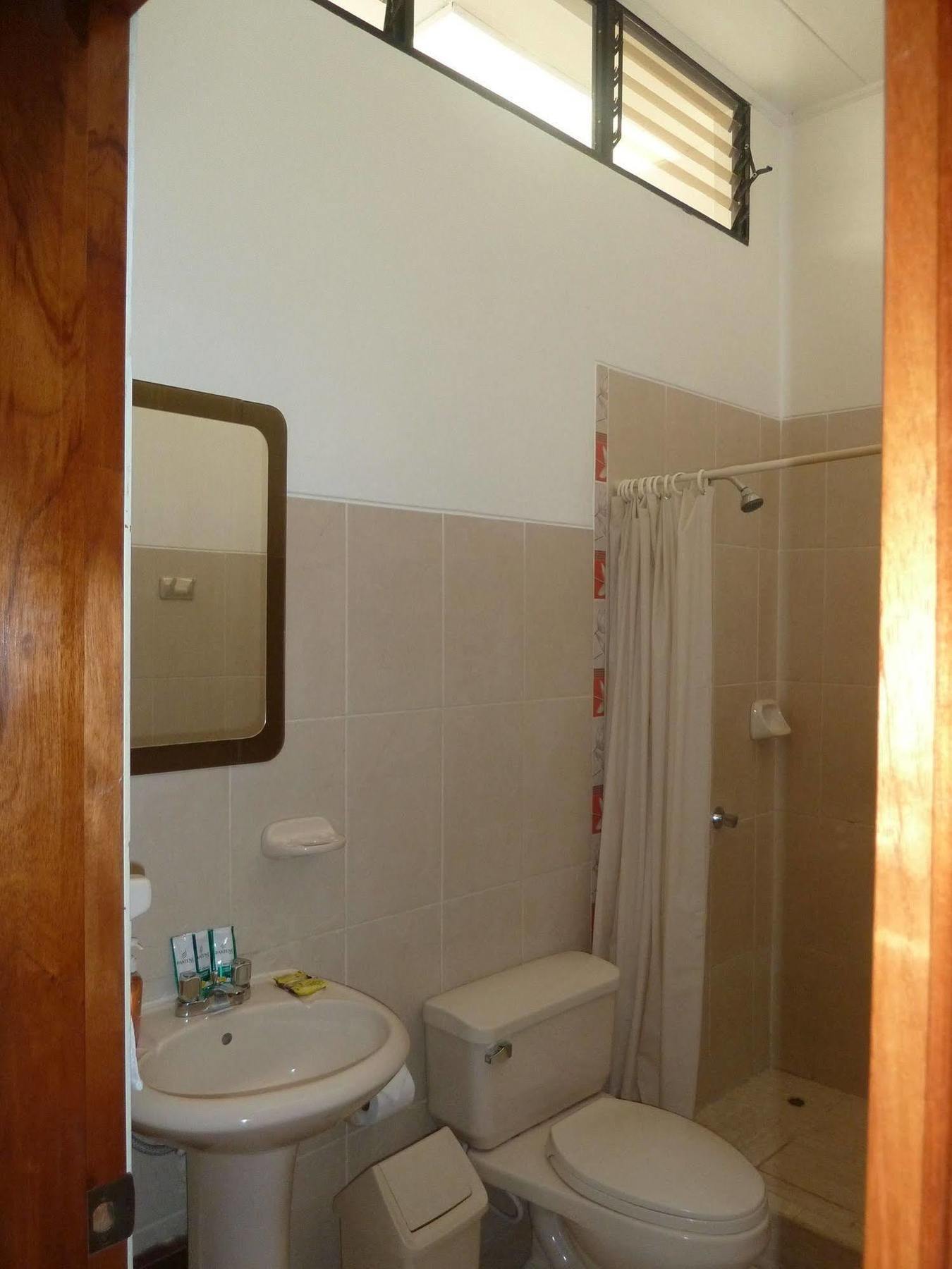 Hostal Huayruro Iquitos Extérieur photo