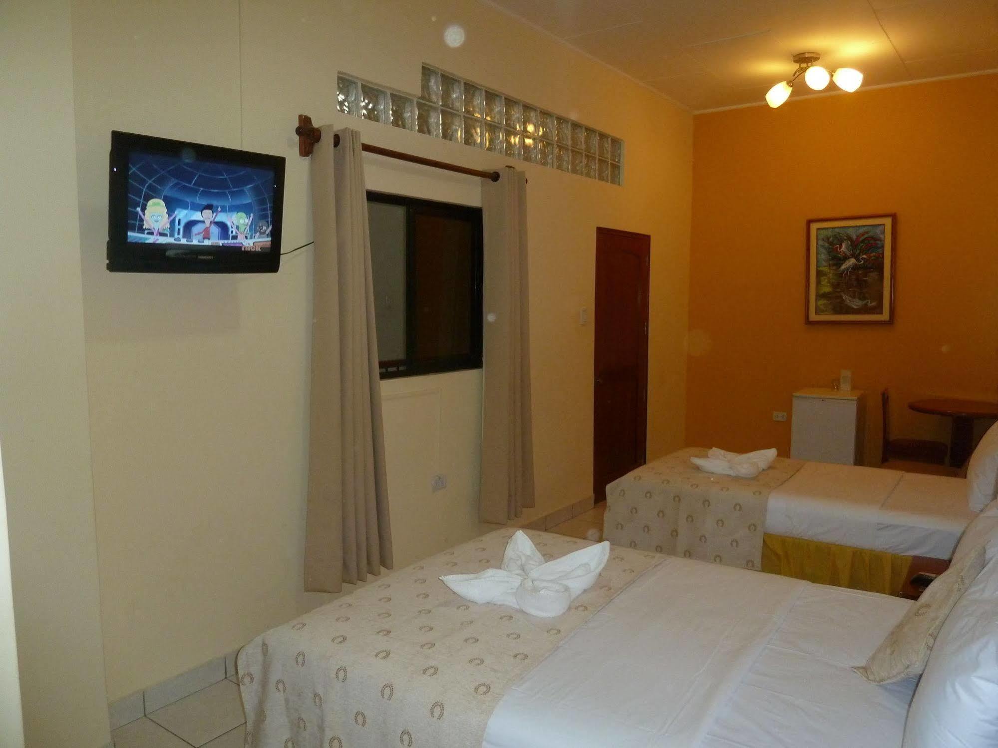 Hostal Huayruro Iquitos Extérieur photo