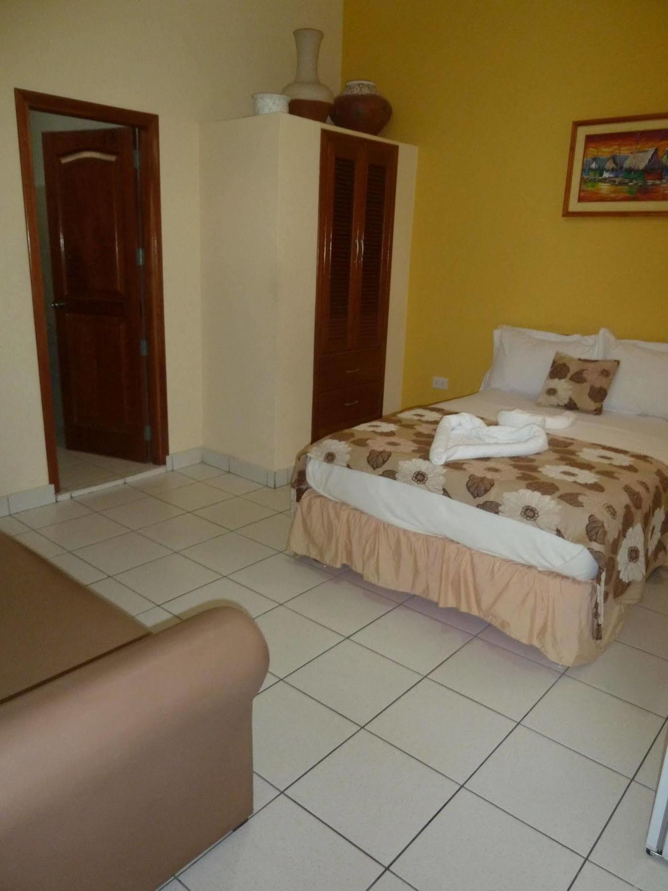 Hostal Huayruro Iquitos Extérieur photo