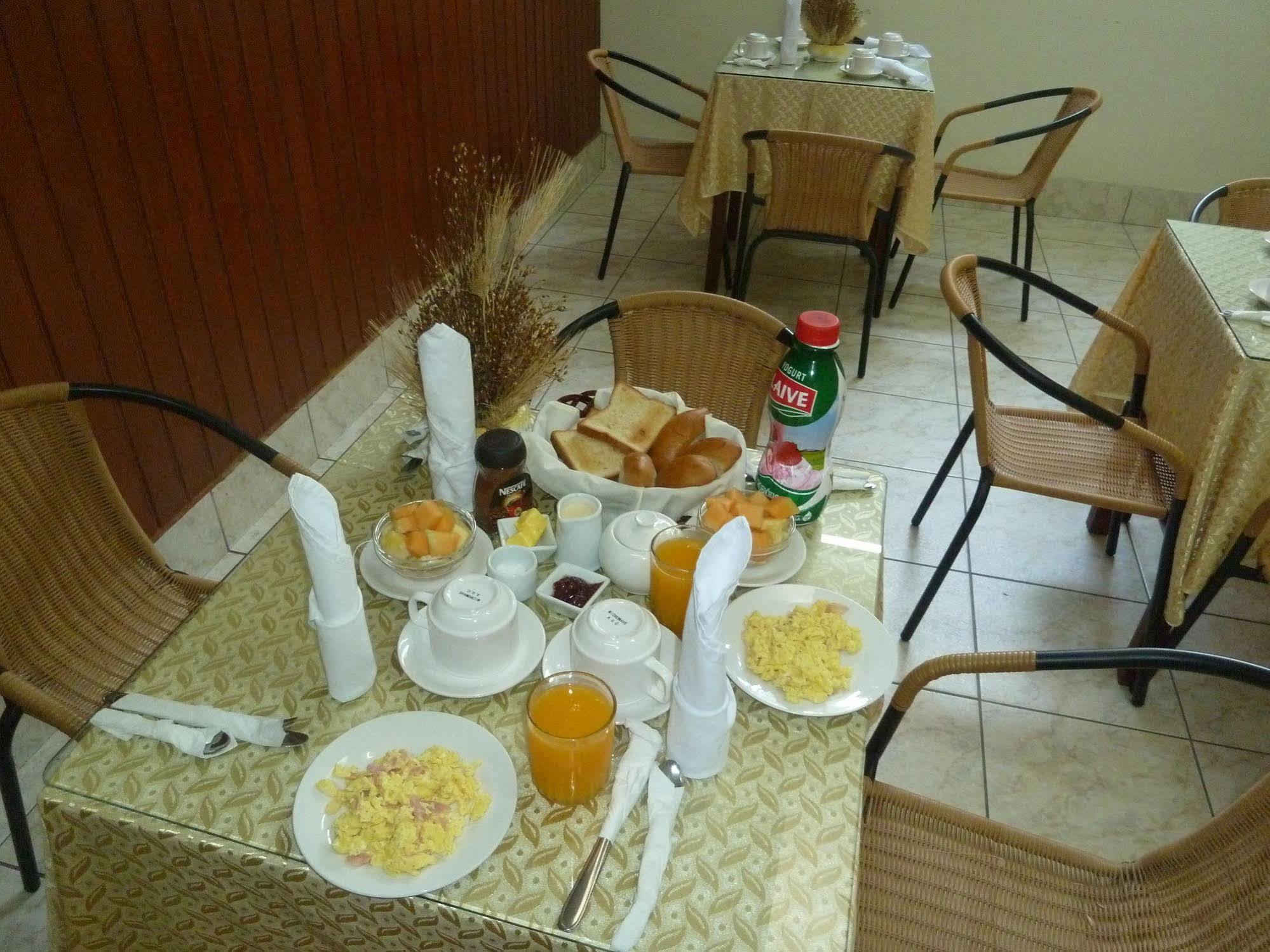 Hostal Huayruro Iquitos Extérieur photo