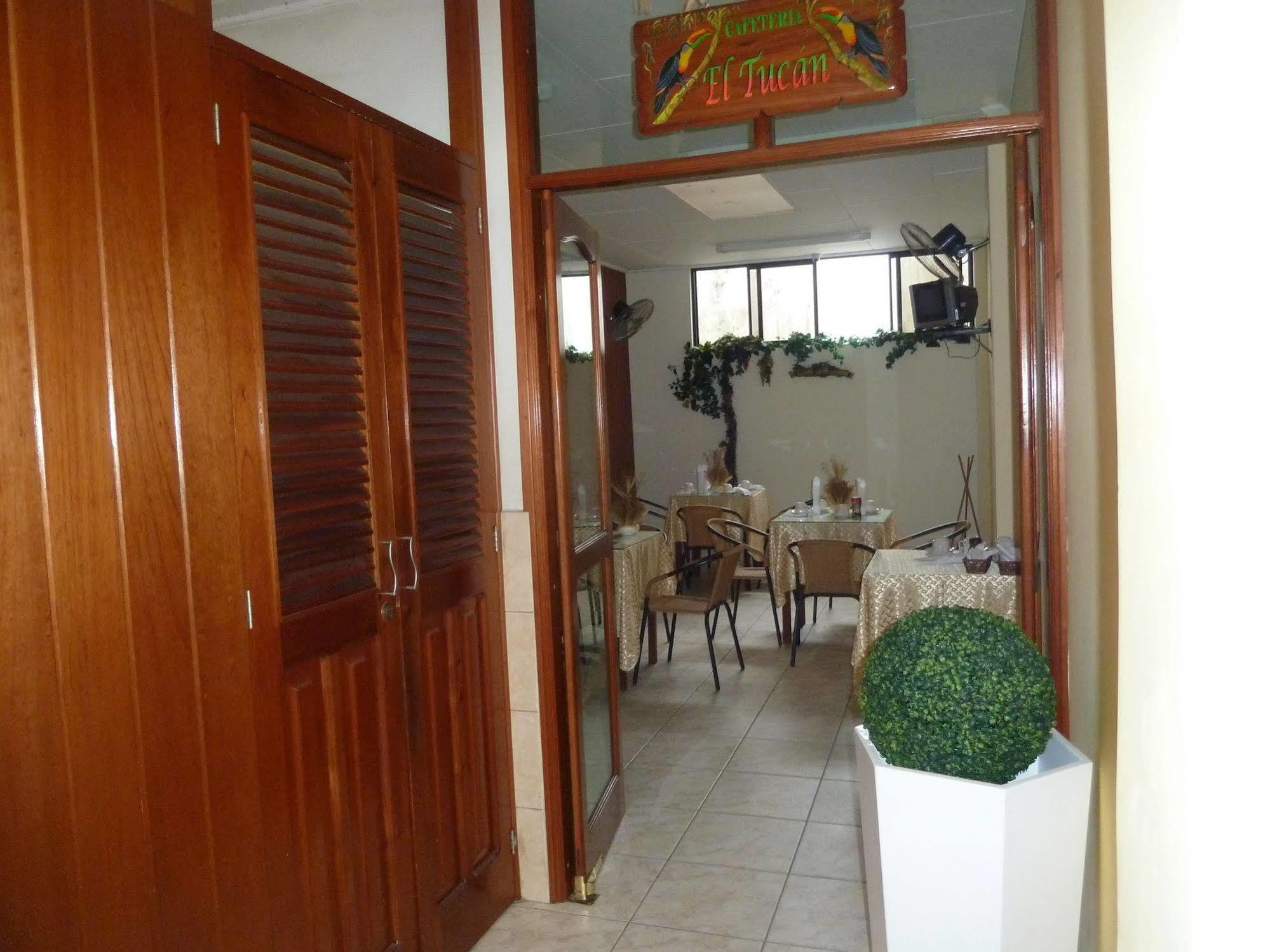Hostal Huayruro Iquitos Extérieur photo